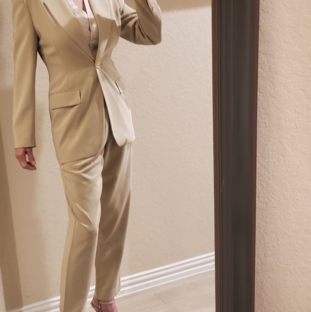 VOTRE NOM TAN PARIS PANTSUIT, SIZE 1 JACKET AND 42